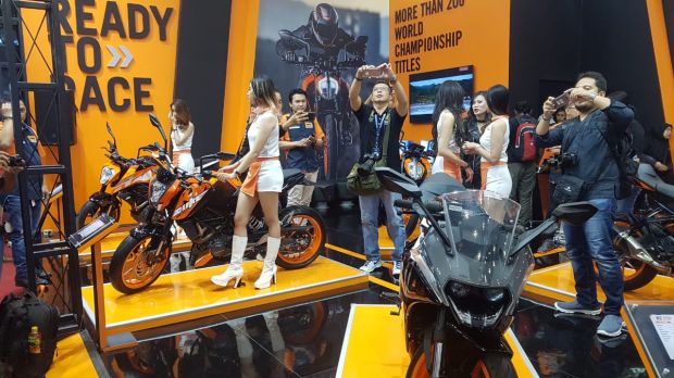 KTM RC200 Meluncur, Tagged Line Black in Black Diumumkan