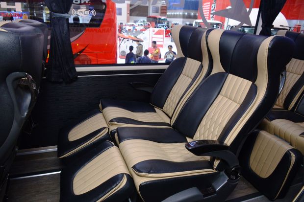 Hino Bus RM 380 Calon Jawara Lintas Jawa dan Sumatera