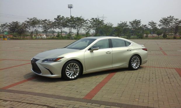 Barisan Mobil Mewah, Temani Sedan Otonom Lexus di GIIAS 2018