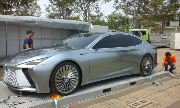 Barisan Mobil Mewah, Temani Sedan Otonom Lexus di GIIAS 2018