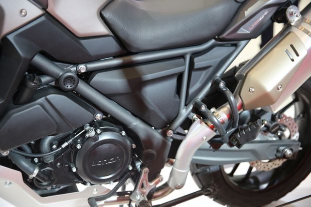 Loncin CR9, Motor Adventure China Bermesin BMW650GS