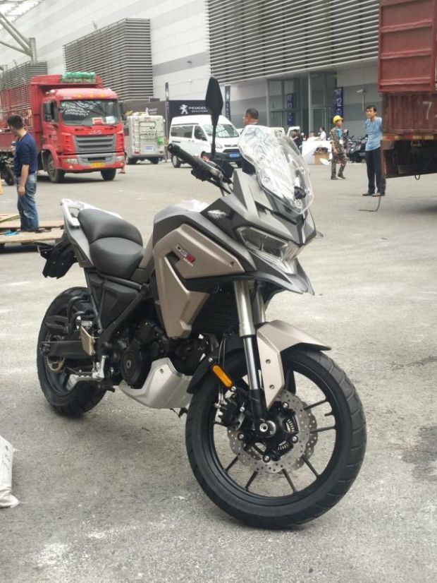 Loncin CR9, Motor Adventure China Bermesin BMW650GS