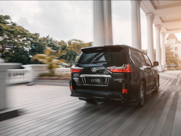 The New LX 570 Sapa Penggemar Mobil Luxury SUV di Indonesia