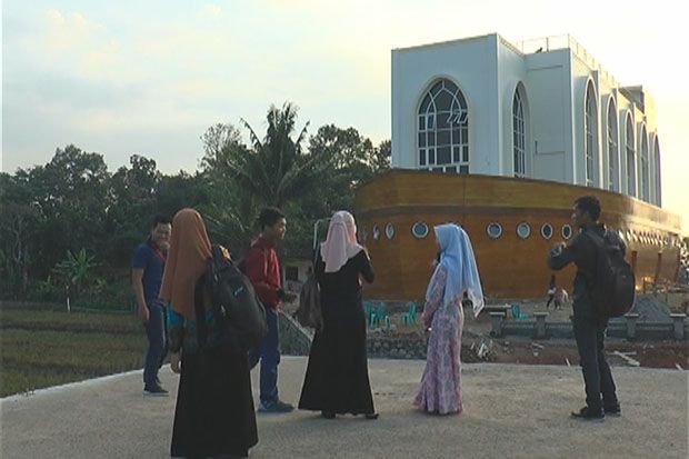 Eksotisme Masjid Kapal Nabi Nuh di Semarang