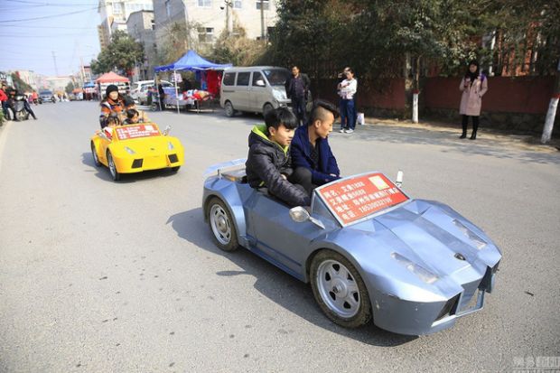 Kakek Ini Rakit Sendiri Mobil Lamborghini Buat sang Cucu
