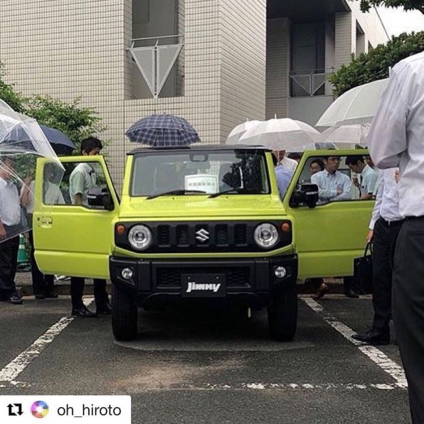 Desain Bodi Terekspos, Suzuki Jimny Facelift Terciduk Parkir