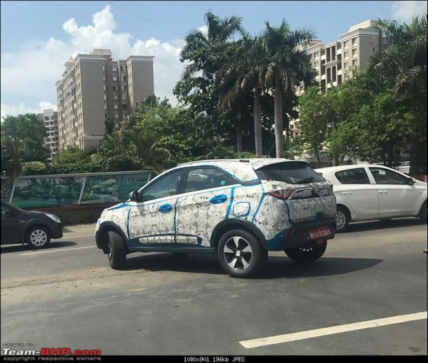 Tata Nexon Pamer Pantat di Jalan