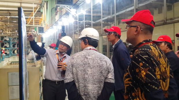 TMMIN Ajak SINDOnews Melihat Langsung Proses Produksi Mobil Toyota