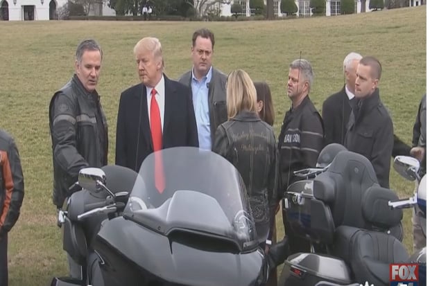 Harley-Davidson Batalkan Pertemuan, Trump Temui Gerombolan Bikers HD