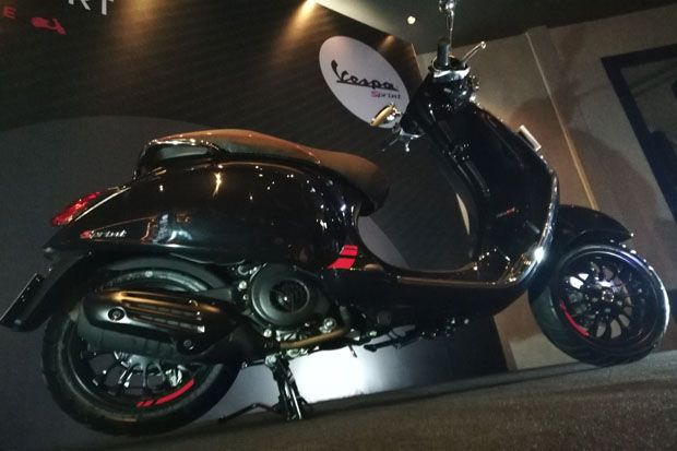Seksinya si Hitam Vespa Sprint Carbon Limited Edition