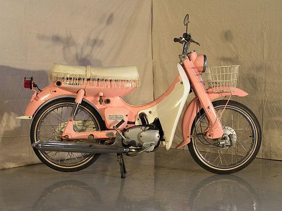 Honda Super Cub dan Yamaha U5 Bagai Pinang Dibelah Dua
