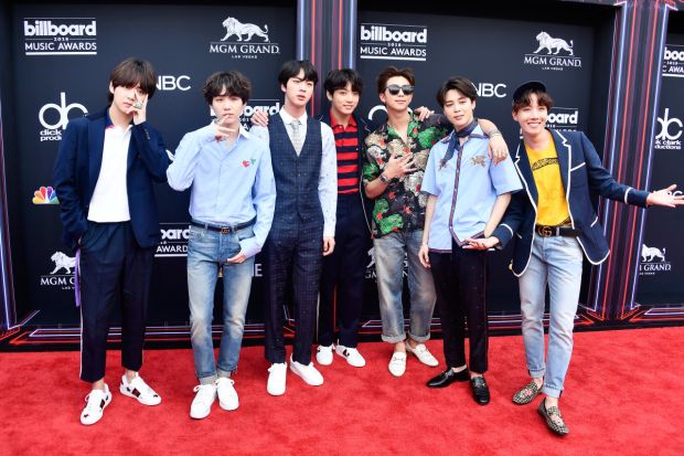 Koleksi Uniqlo x BTS...