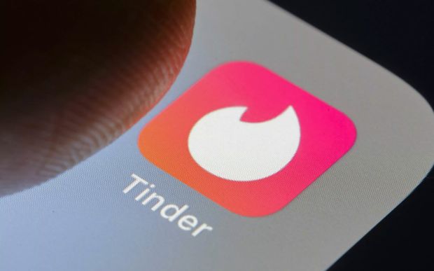 Hati-Hati, Tinder dan...