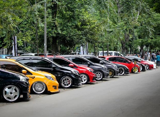 Seratus Mobil dan Motor...