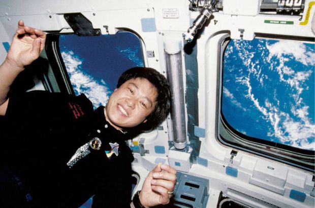 5 Astronot Perempuan...