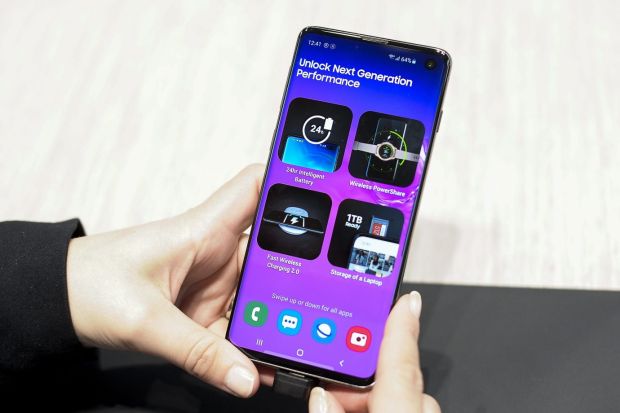 Jangan Pernah Gunakan Pelindung Layar Murah di Handphone Mahal