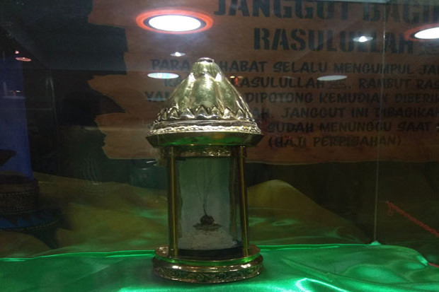 Keberkahan Memuliakan Rambut Rasulullah SAW