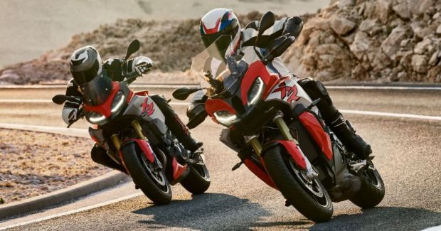 BMW F900XR dan F900 R Si Kembar yang Berbeda Karakter