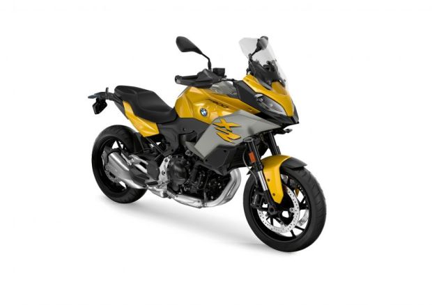 BMW F900XR dan F900 R Si Kembar yang Berbeda Karakter