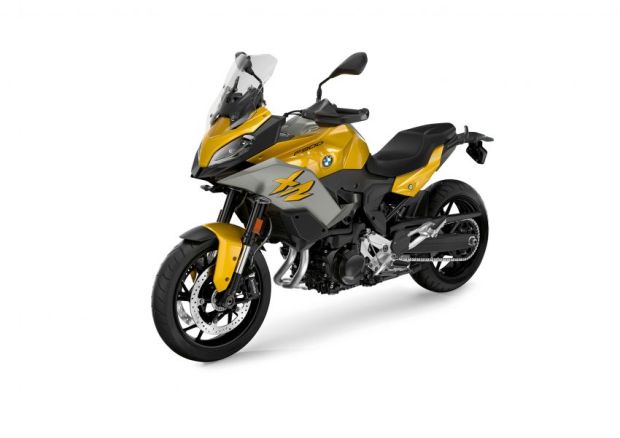 BMW F900XR dan F900 R Si Kembar yang Berbeda Karakter