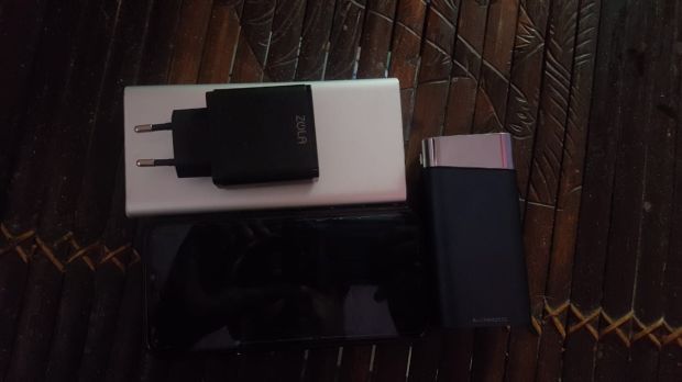 Isi Daya Cepat, Zola Thunder Bold Aman untuk Semua Merek Smartphone