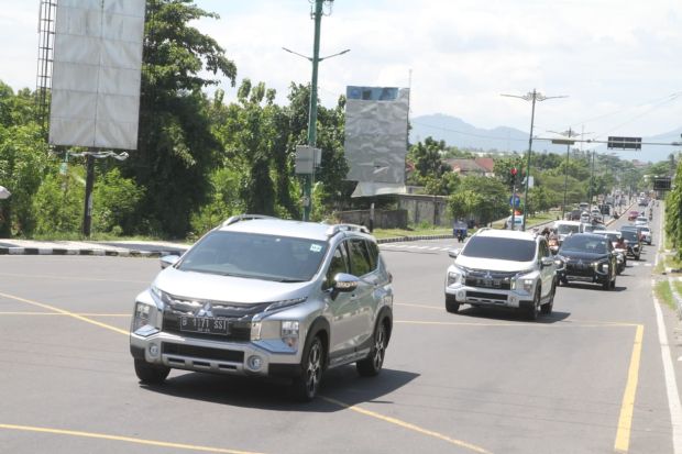 Empat Mobil Baru Mitsubishi Motors Berpetualang di 'Pulau Seribu Masjid'