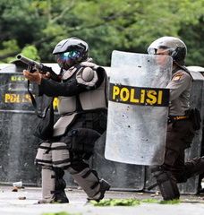 Polisi masih blokade...