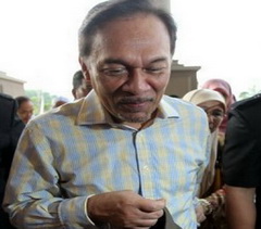 Anwar Ibrahim mulai...
