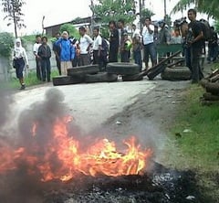 Warga Bencongan, lawan...
