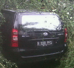 Hujan angin, pohon tumbang,...