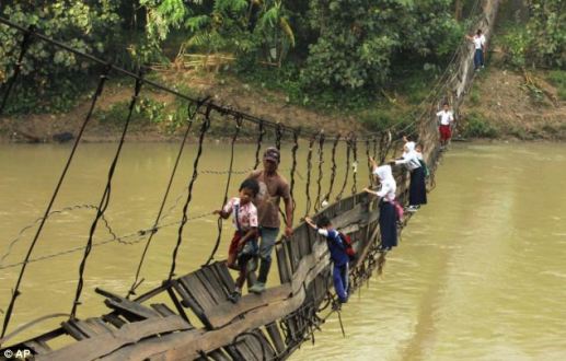 Jembatan putus di Banten...