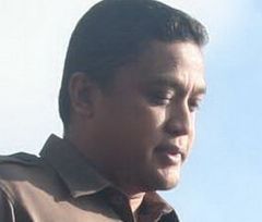 Dede Yusuf bawa notaris...