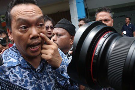 Lawan Ical, pengacara...