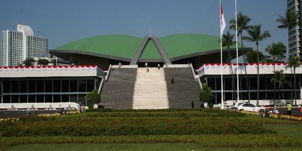 DPR boros karena gedungnya...
