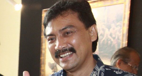 Akhiri konflik PSSI,...