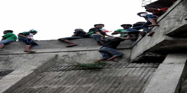 12 tahanan tertangkap...