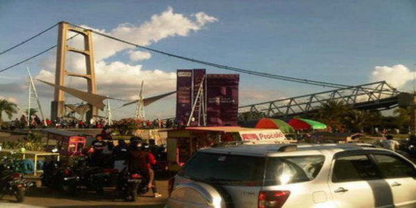 5 tersangka jembatan...