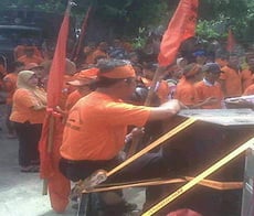Aksi ratusan pedagang...