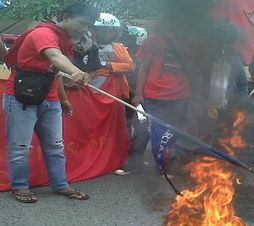 Diancam demo, rumah...