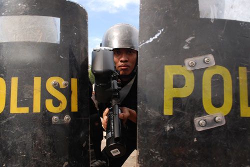 Ratusan Polisi Bersiaga...