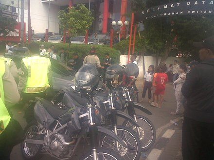 FPI berdemo, polisi...
