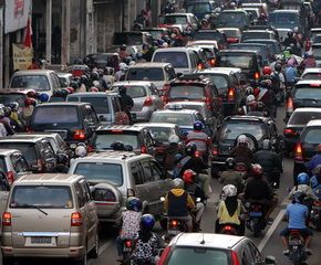 Jalan Setia Budi menyempit,...