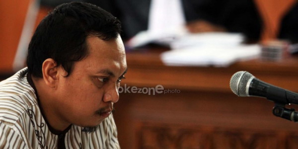 Gayus divonis enam tahun...