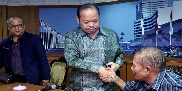 Besok, Sekretaris Sutan...