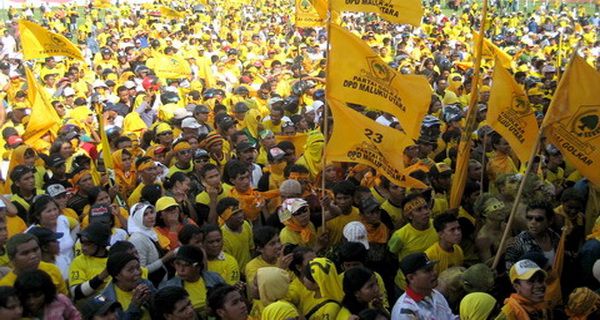 Golkar tak tega serang...