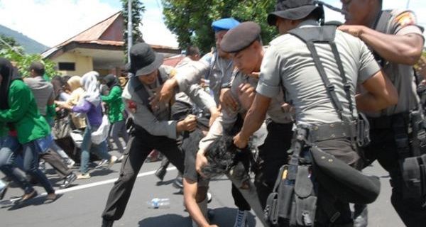 Polisi klaim berwenang...
