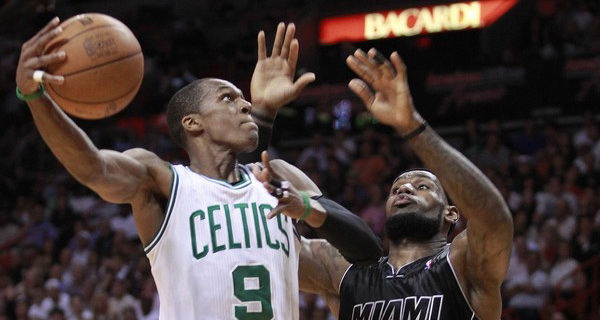Serangan Celtics hancurkan...