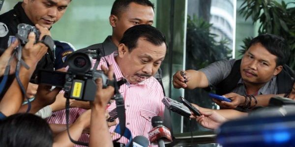 Penyandang dana cek...