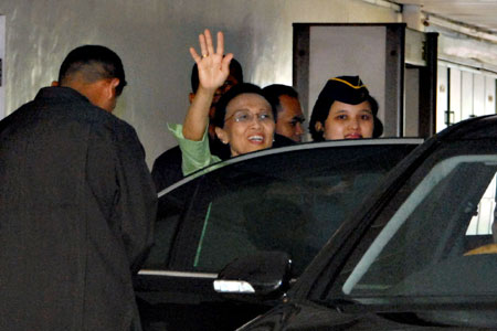 Istri Wapres datang,...