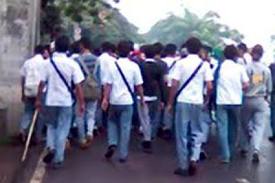 Sekolah penghasil tawuran...